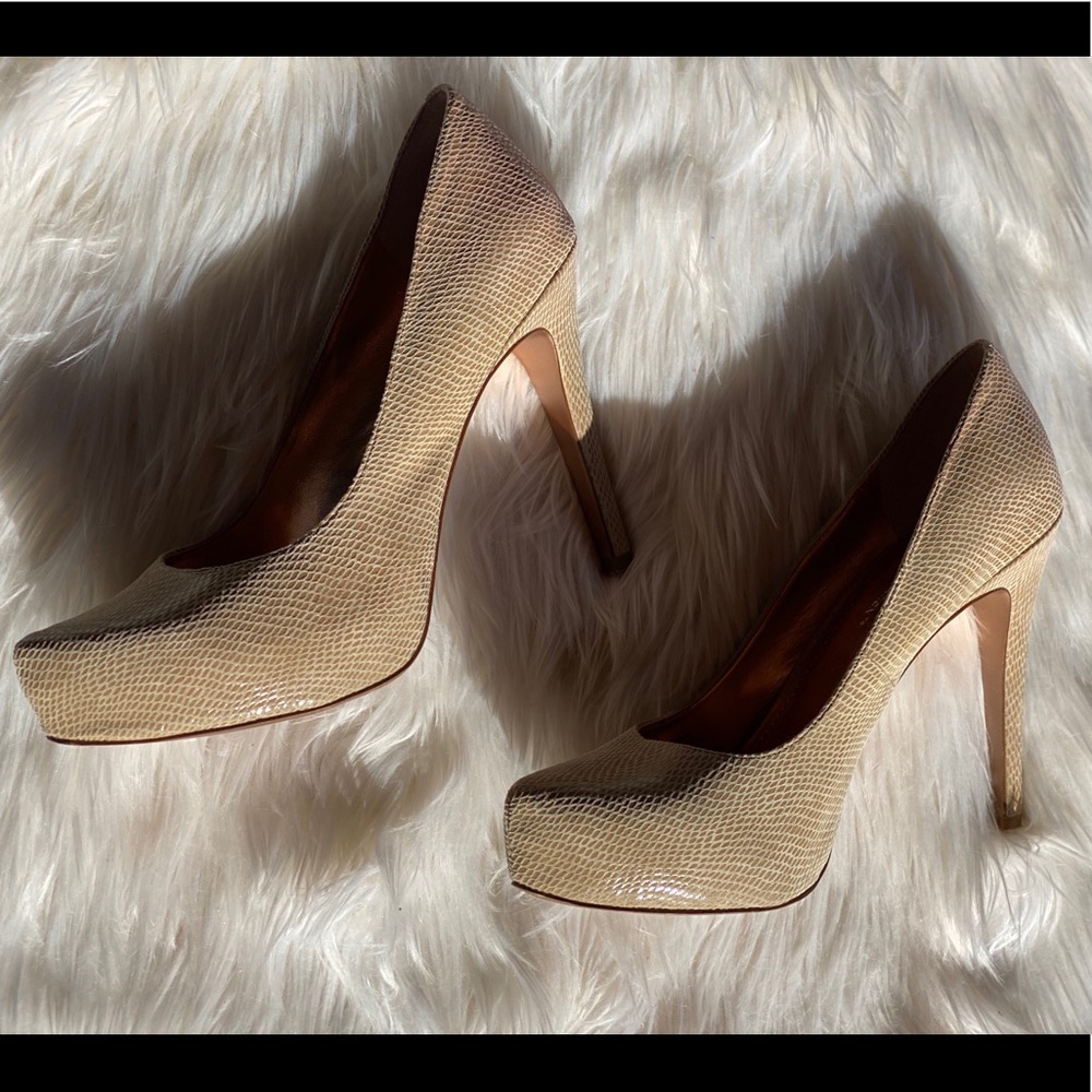 (SOLD) Nude Pump Heel